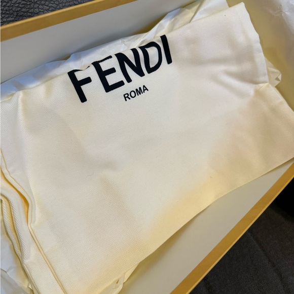 Fendi Shearling FF Fendi Feel Sandals Bouganville - Picture 7 of 10